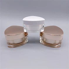 tušti losjonų stiklainiai